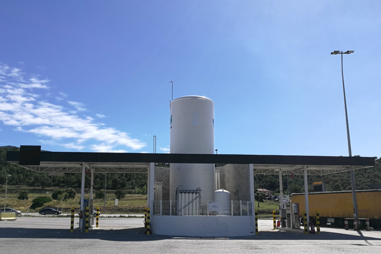 Postos de GNL da Gasprom, infraestrutura moderna para abastecimento de Gás Natural Liquefeito.